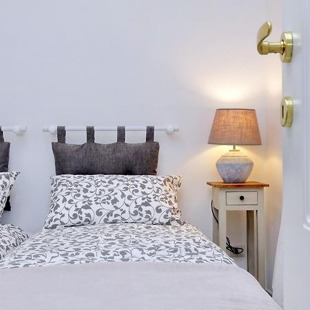Monti Charming Apartment - Rome Short Let Service ภายนอก รูปภาพ
