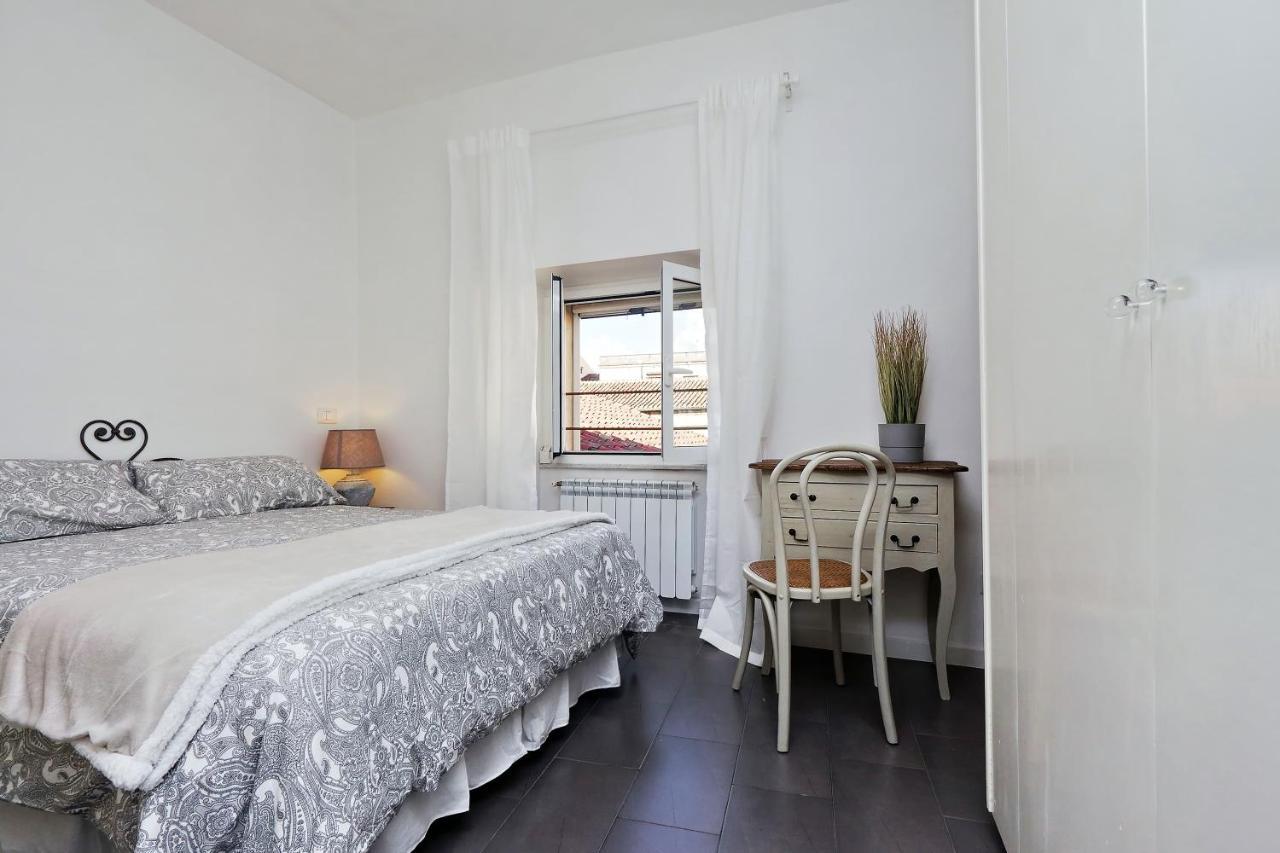 Monti Charming Apartment - Rome Short Let Service ภายนอก รูปภาพ