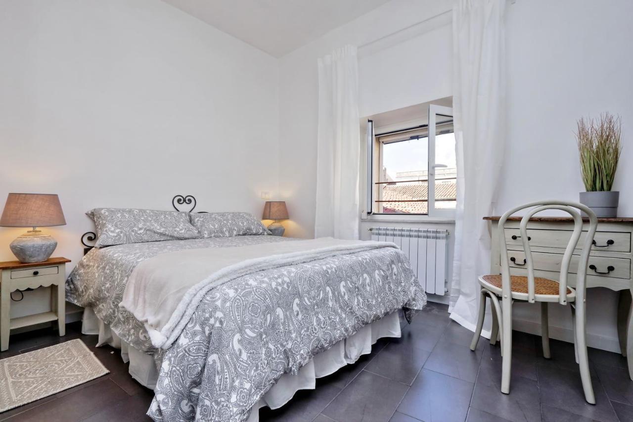 Monti Charming Apartment - Rome Short Let Service ภายนอก รูปภาพ