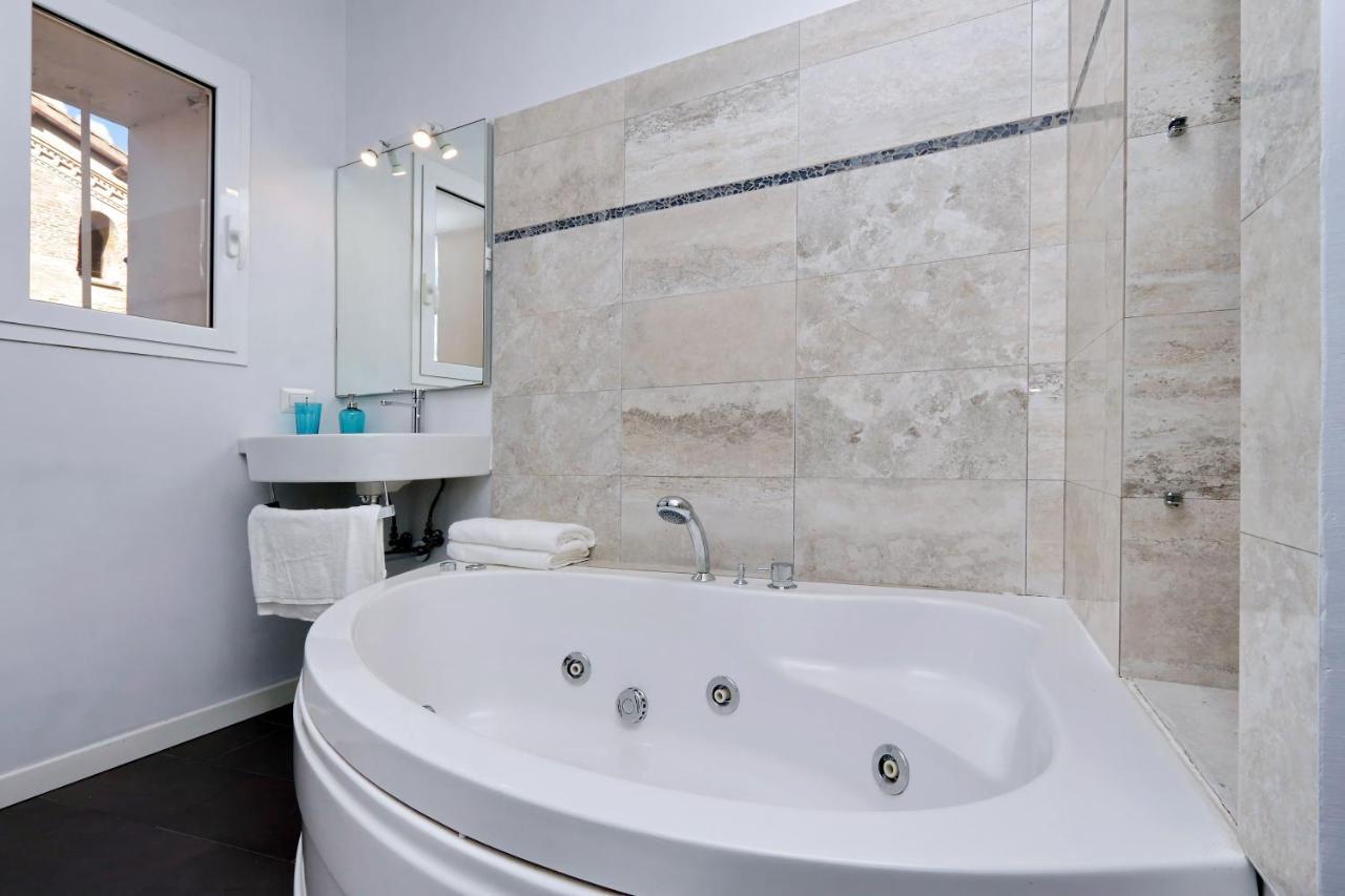 Monti Charming Apartment - Rome Short Let Service ภายนอก รูปภาพ